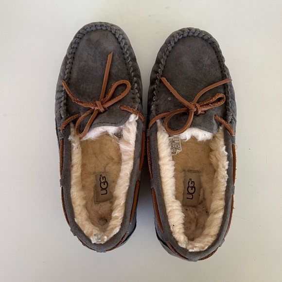 UGG Shoes - UGG Women’s Dakota Suede Slippers in Pewter Grey, size 8